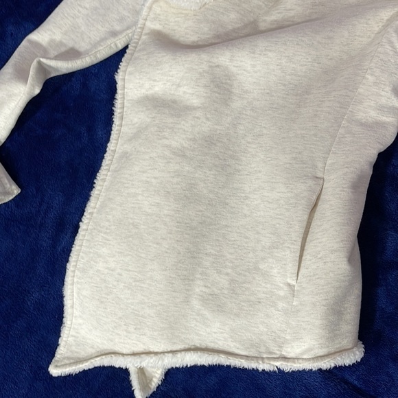Gaiam Sherpa cardigan with pockets, size XS. - Picture 4 of 5